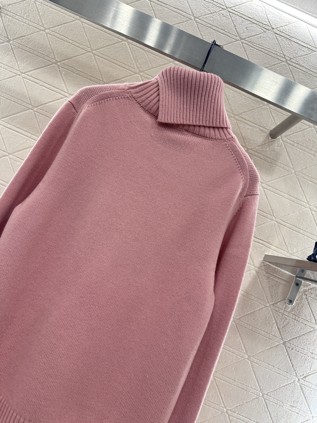 ♥Givench*♥2025新品上架 高领字母套头毛衣定制YB羊绒羊毛纱线织造，质感细腻，舒适保暖，高领