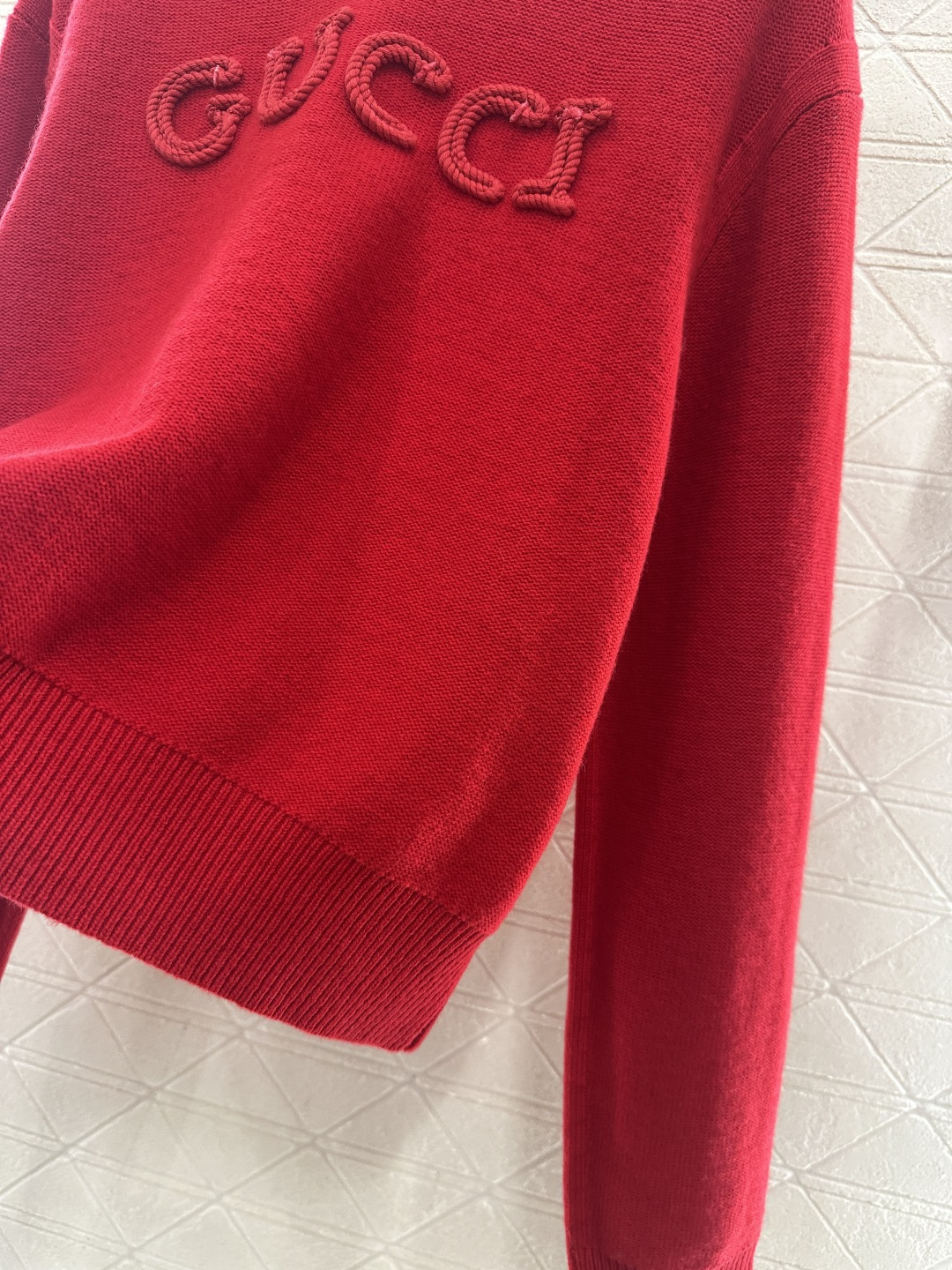 ♥Gucc*♥2026新品上架 贺岁徽标钩花针织毛衣新年贺岁限定系列#定制YB羊绒羊毛纱线织造，穿搭舒适