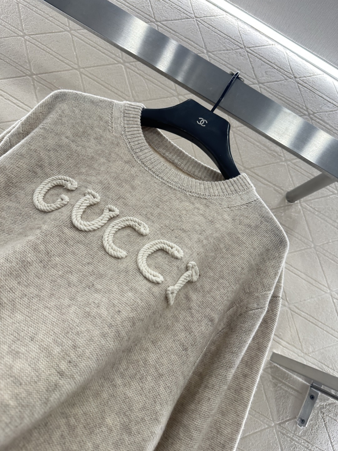 ♥Gucc*♥2026新品上架 贺岁徽标钩花针织毛衣新年贺岁限定系列#定制YB羊绒羊毛纱线织造，穿搭舒适