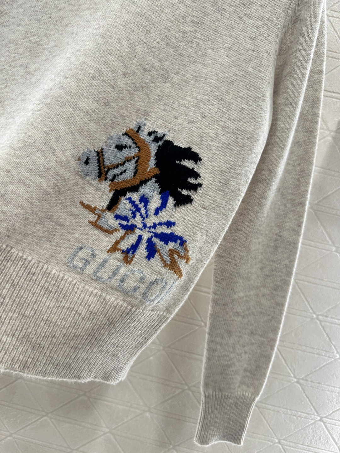 ♥Gucc*♥2025新品上架 贺岁圆领马年毛衣 新年贺岁系列#定制YB羊毛纱线材质，质感细腻，舒适保暖