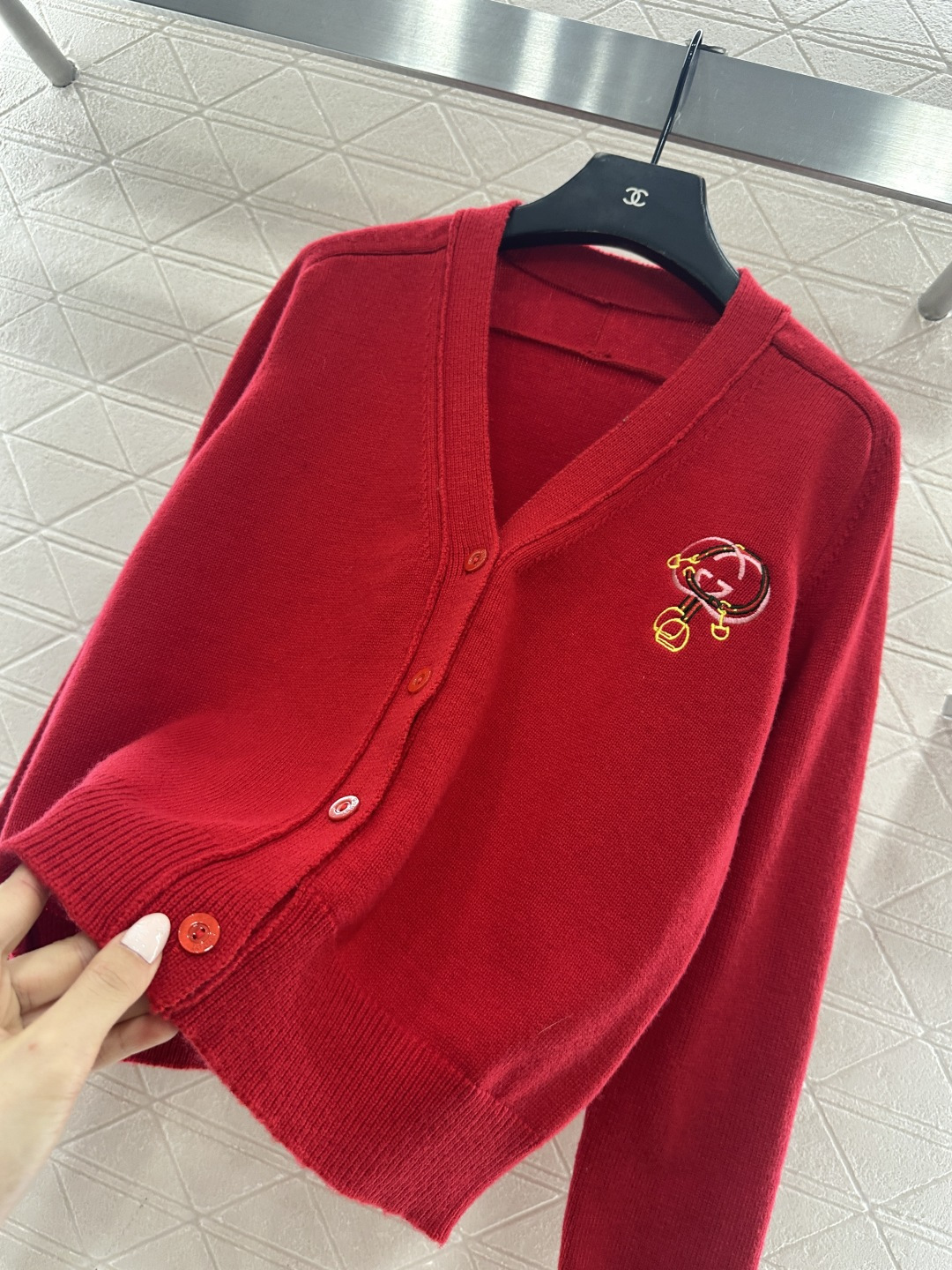 ♥Gucc*♥2026新品上架 贺岁徽标马蹄扣针织开衫新年贺岁限定系列#定制YB羊绒羊毛针织材质，密度细