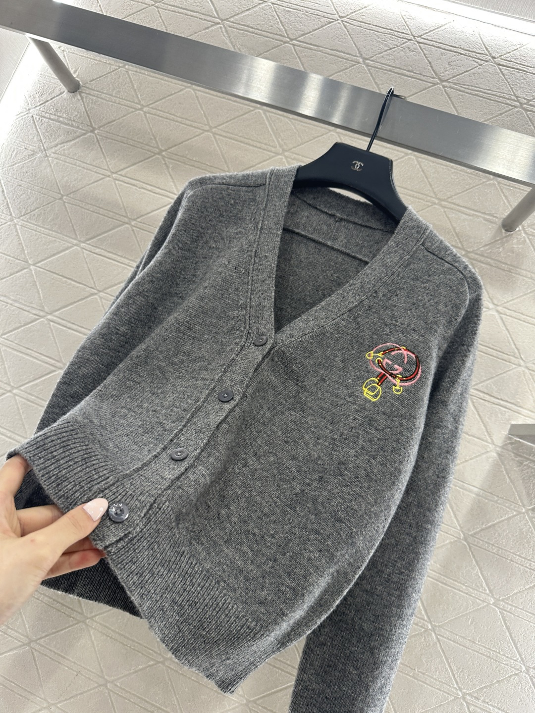 ♥Gucc*♥2026新品上架 贺岁徽标马蹄扣针织开衫新年贺岁限定系列#定制YB羊绒羊毛针织材质，密度细