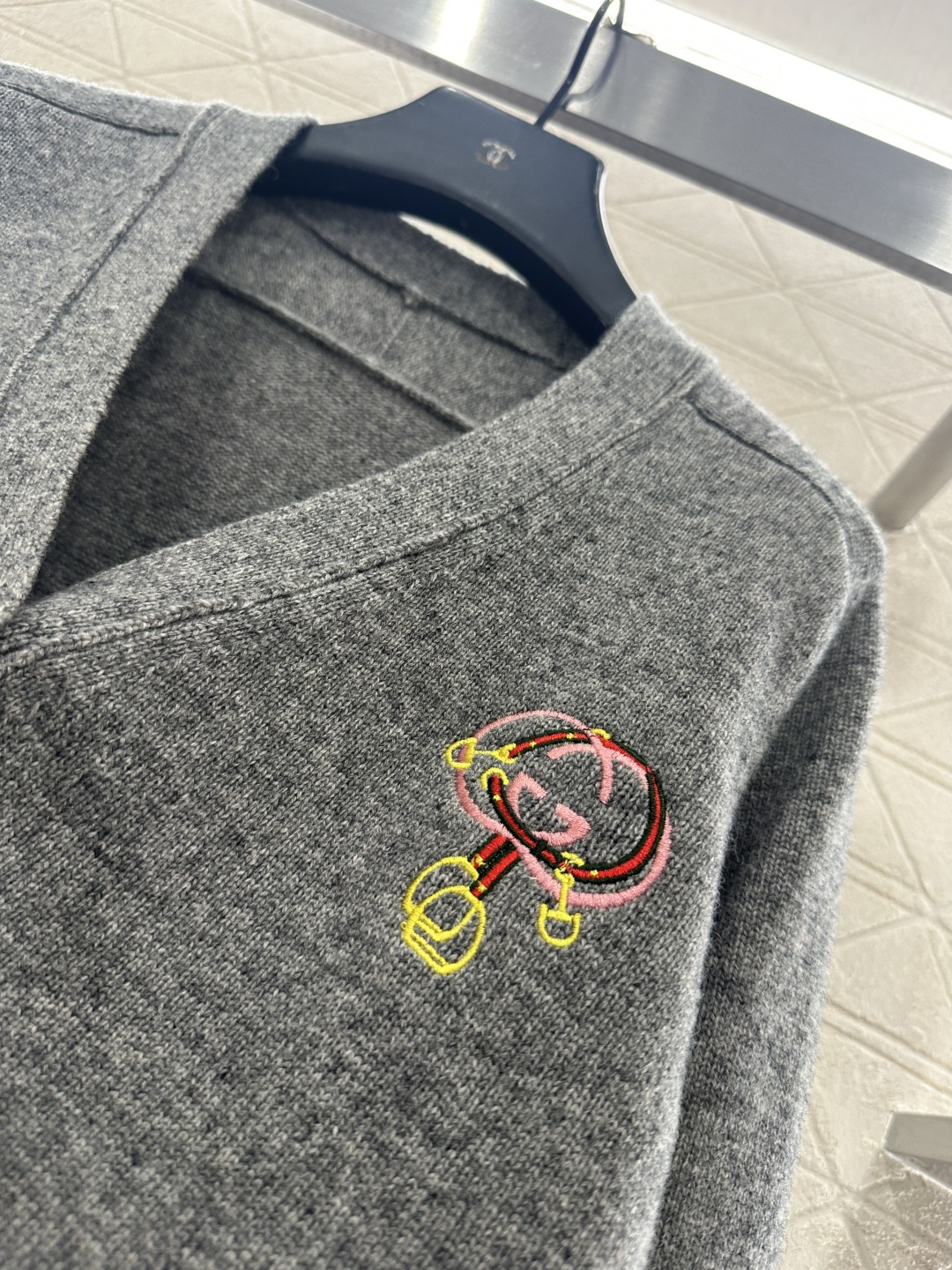 ♥Gucc*♥2026新品上架 贺岁徽标马蹄扣针织开衫新年贺岁限定系列#定制YB羊绒羊毛针织材质，密度细