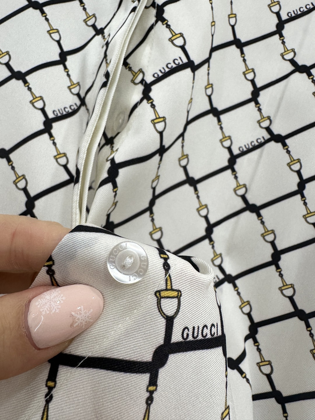 ♥Gucc*♥2026新品上架 翻领格纹衬衫阔腿长裤套装定制YB进口斜纹稠材质，质感细腻，穿搭舒适，翻领