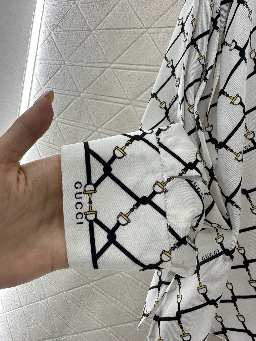 ♥Gucc*♥2026新品上架 翻领格纹衬衫阔腿长裤套装定制YB进口斜纹稠材质，质感细腻，穿搭舒适，翻领