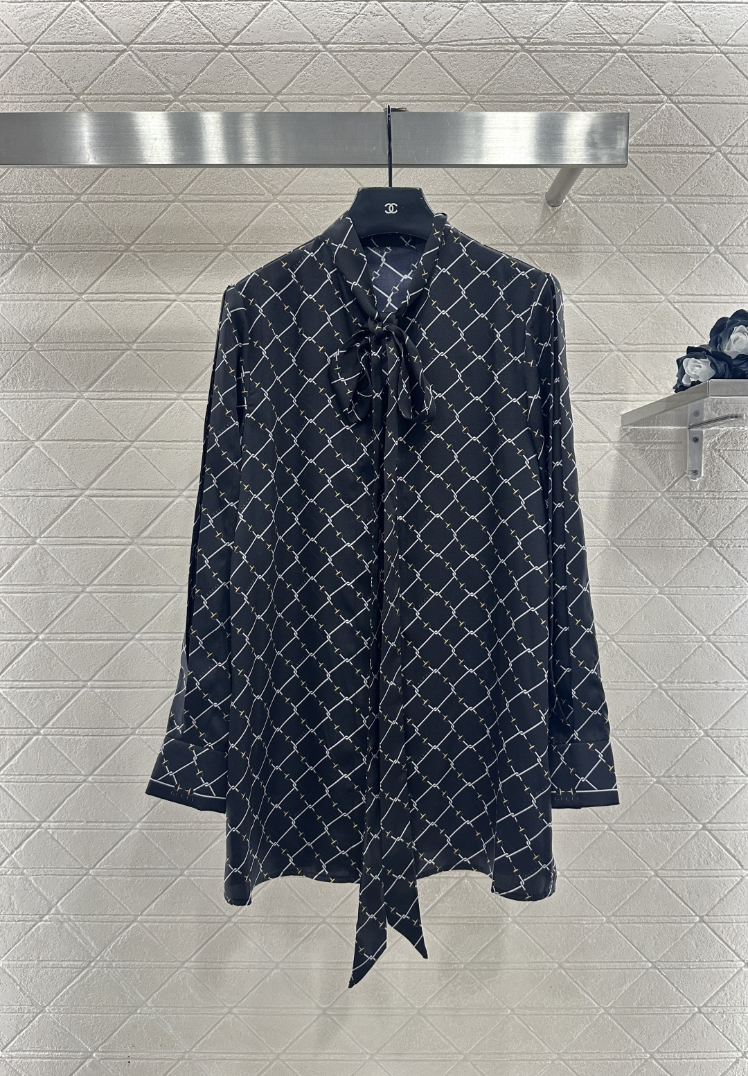 ♥Gucc*♥2026新品上架 飘带中长款衬衫定制YB进口斜纹稠材质，质感细腻，穿搭舒适，中长款廓形衬衣