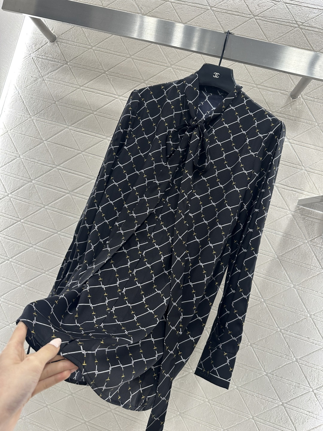 ♥Gucc*♥2026新品上架 飘带中长款衬衫定制YB进口斜纹稠材质，质感细腻，穿搭舒适，中长款廓形衬衣