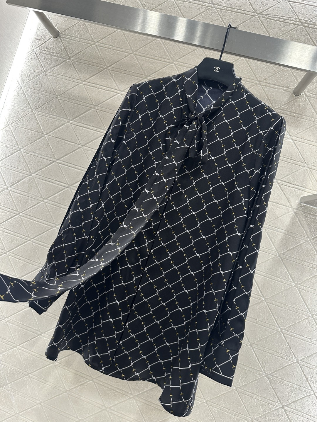 ♥Gucc*♥2026新品上架 飘带中长款衬衫定制YB进口斜纹稠材质，质感细腻，穿搭舒适，中长款廓形衬衣