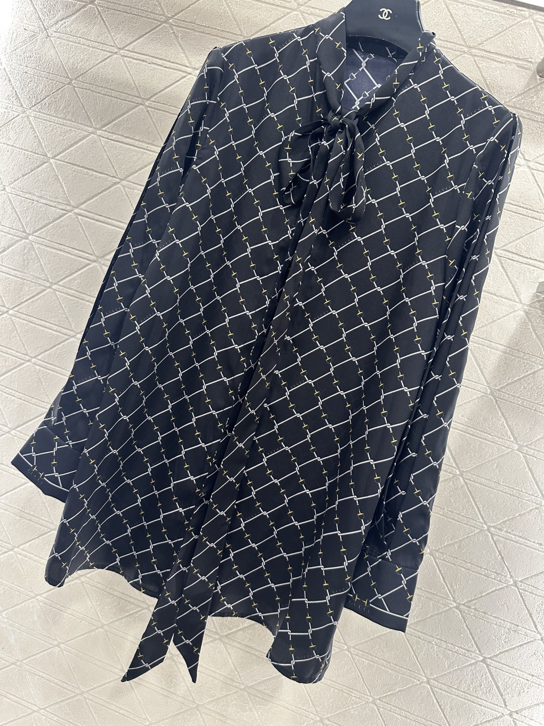 ♥Gucc*♥2026新品上架 飘带中长款衬衫定制YB进口斜纹稠材质，质感细腻，穿搭舒适，中长款廓形衬衣