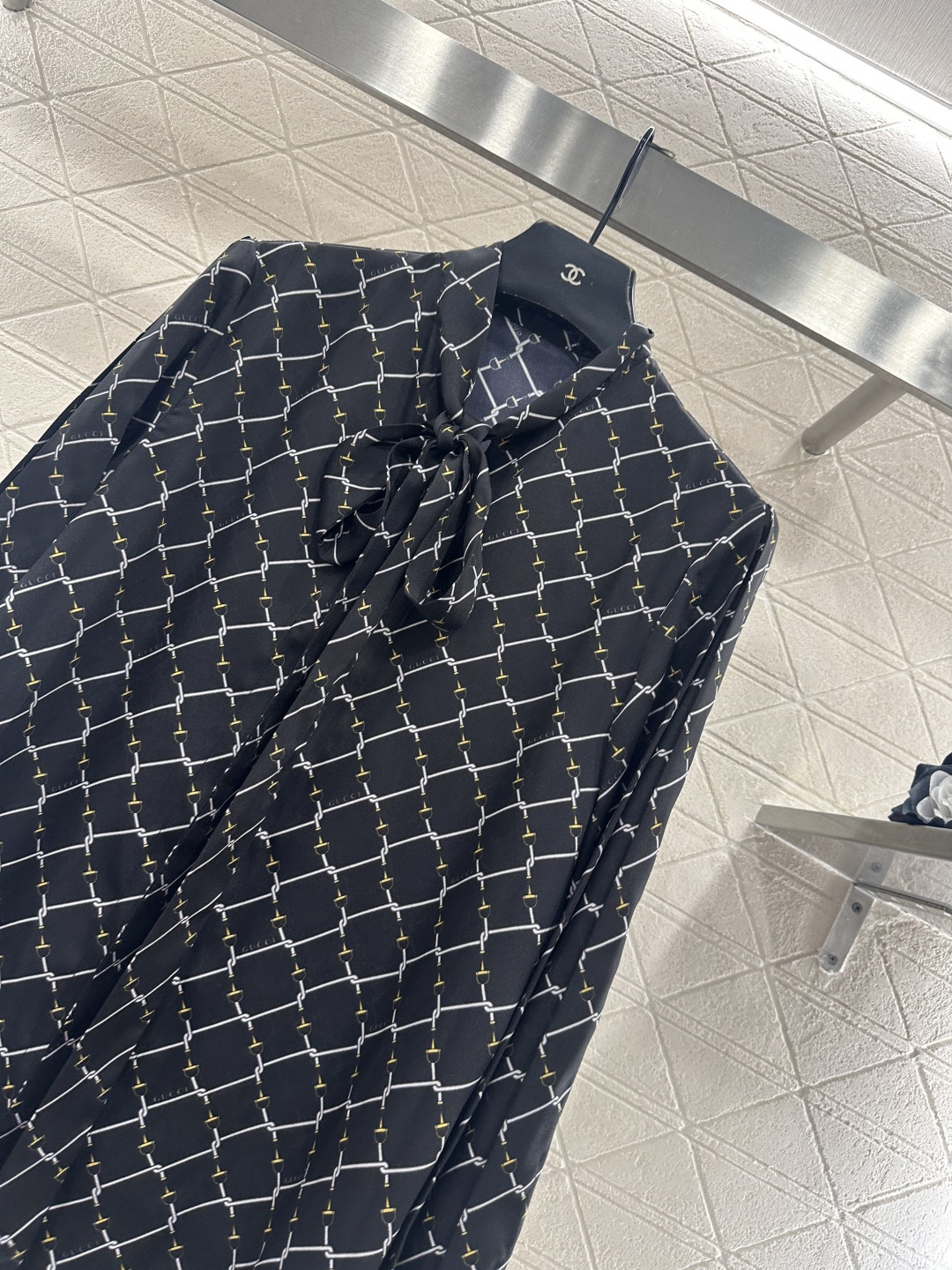 ♥Gucc*♥2026新品上架 飘带中长款衬衫定制YB进口斜纹稠材质，质感细腻，穿搭舒适，中长款廓形衬衣