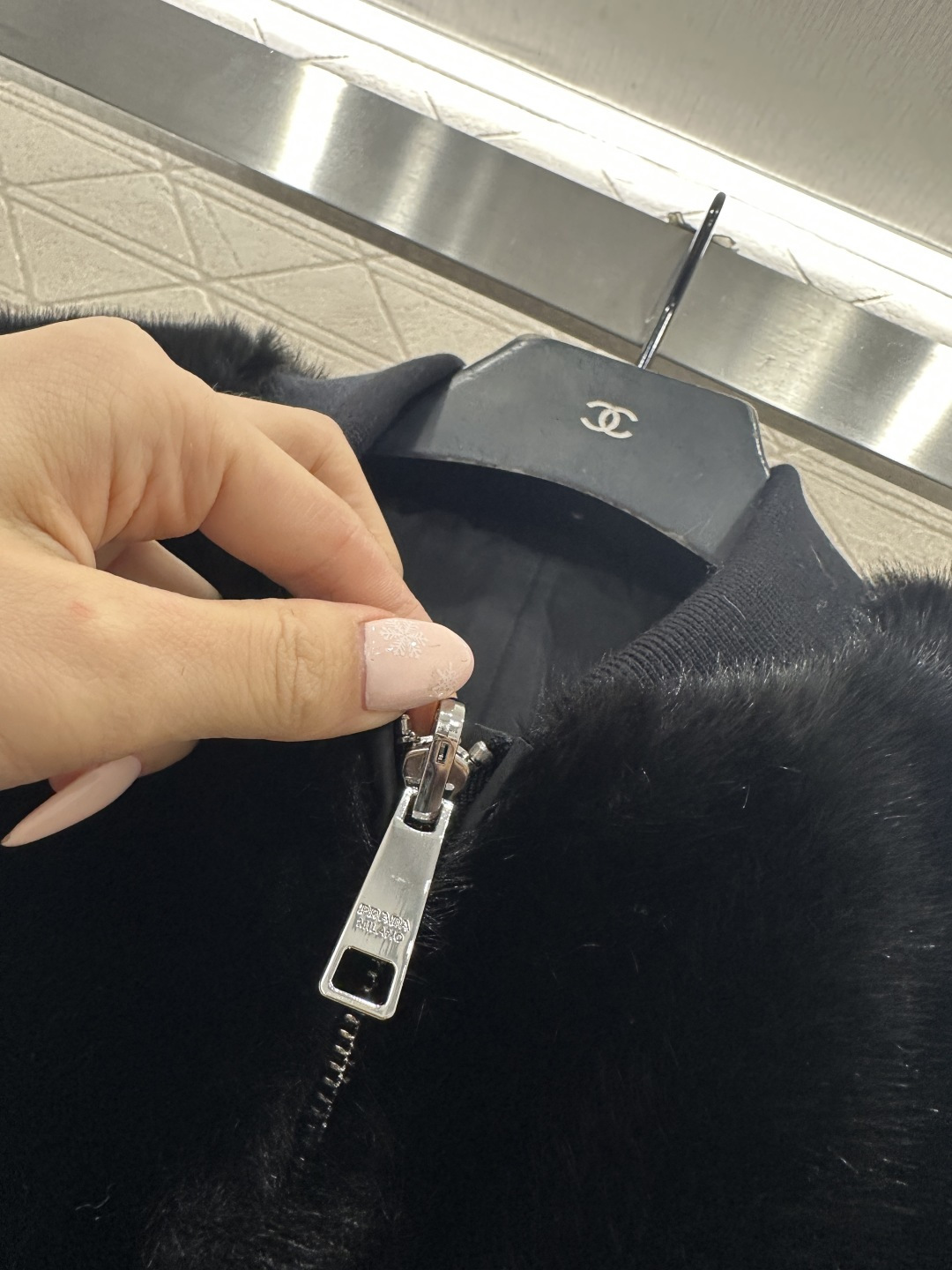 ♥Prad*♥2025新品上架 两面穿环保皮毛羽绒服定制YB进口环保皮毛➕防风防水尼龙材质，羽绒填充内里