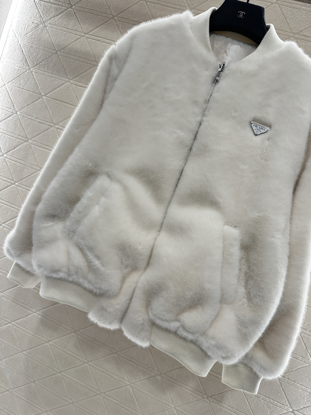 ♥Prad*♥2025新品上架 两面穿环保皮毛羽绒服定制YB进口环保皮毛➕防风防水尼龙材质，羽绒填充内里