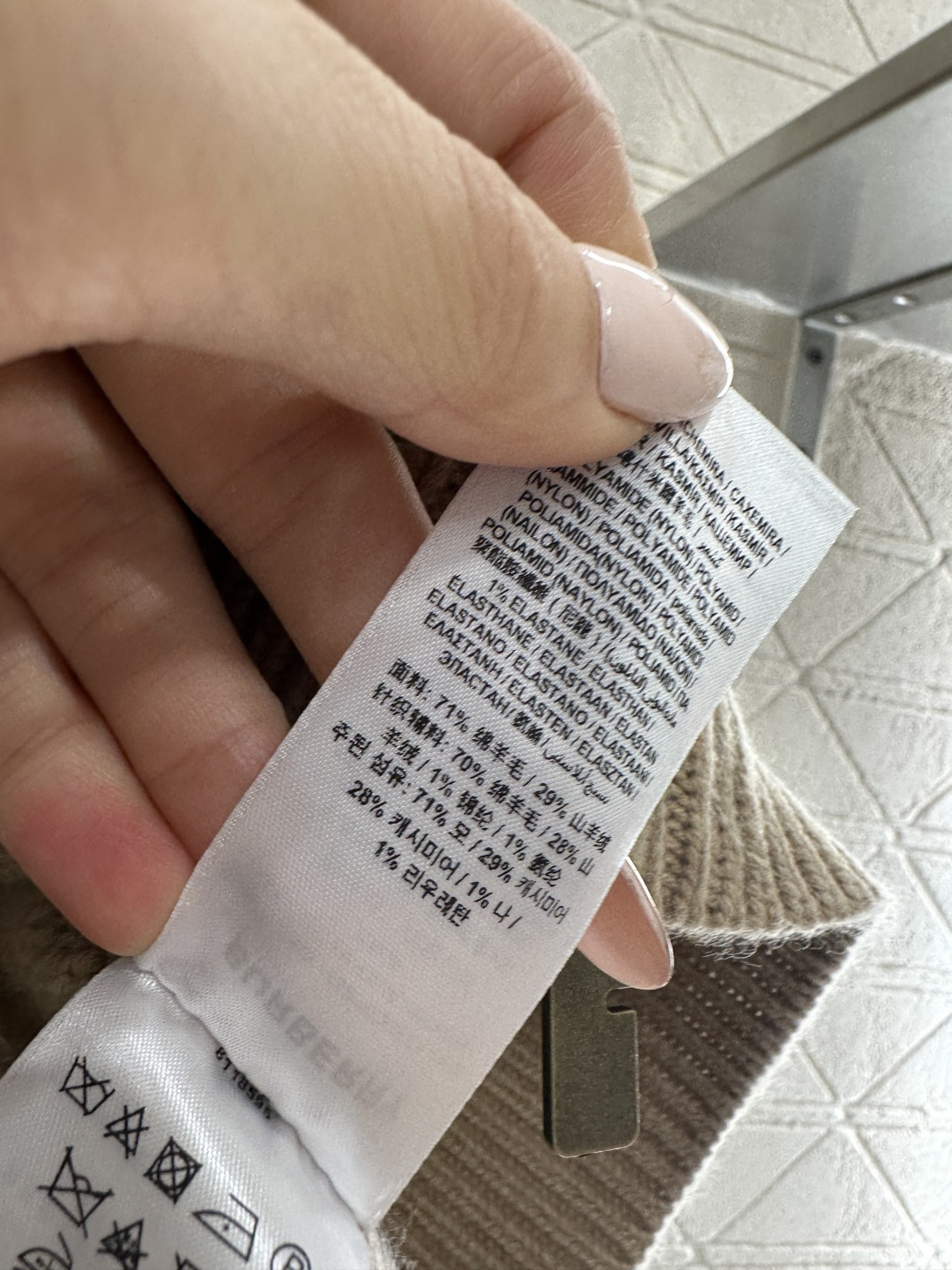 ♥BBR*♥2025新品上架 连帽字母针织外套定制YB羊绒羊毛纱线织造，质感高级，垂顺有型，连帽拉链针织