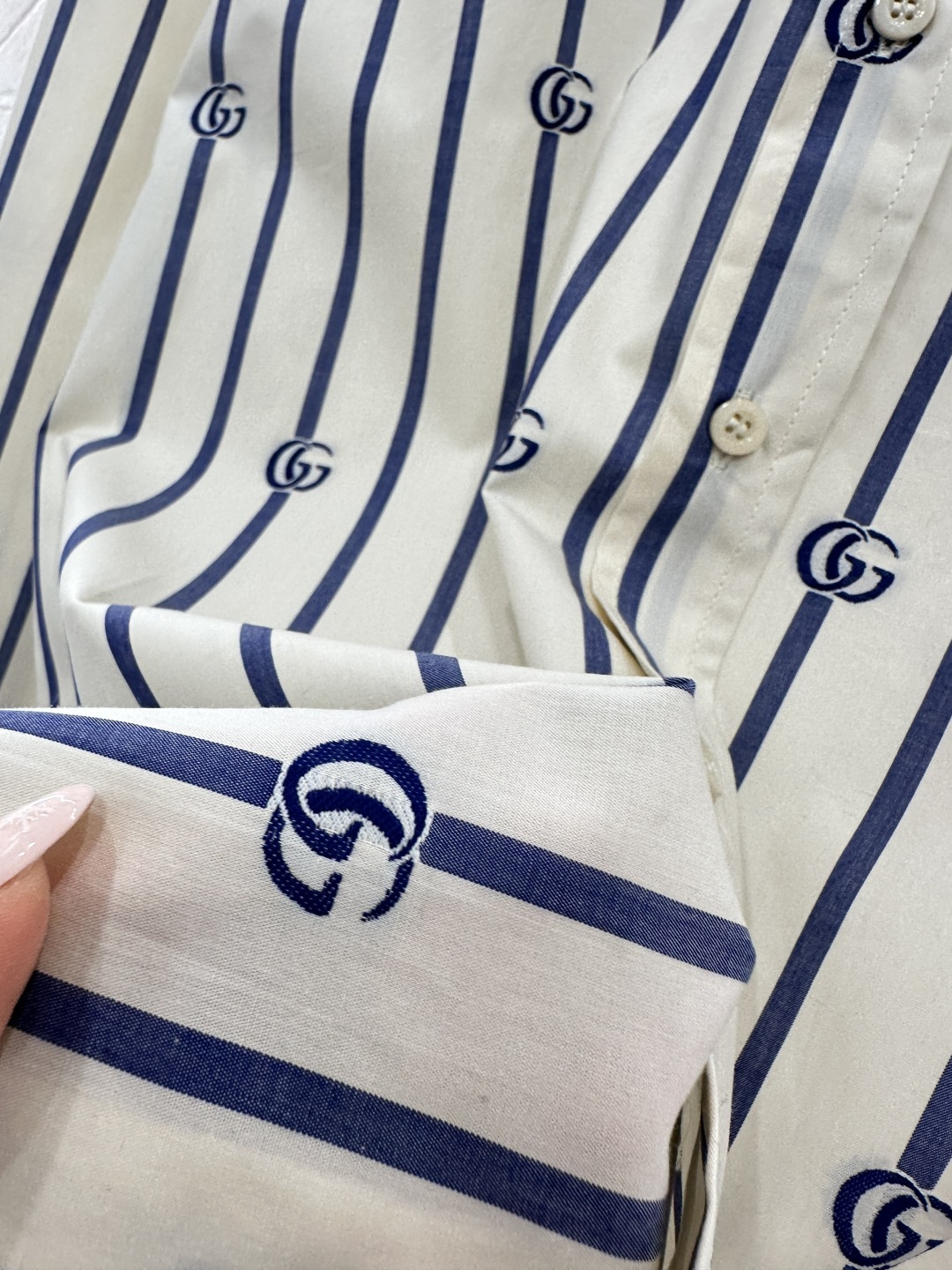 ♥Gucc*♥2026新品上架 翻领条纹双G衬衫定制YB斜纹全棉材质，质感细腻，穿搭舒适，翻领长袖衬衣版