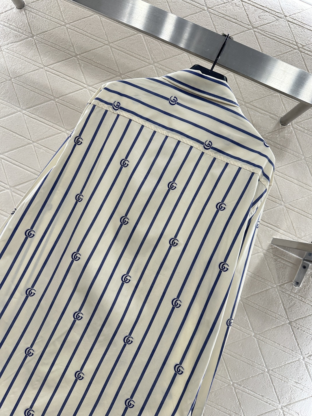 ♥Gucc*♥2026新品上架 翻领条纹双G衬衫定制YB斜纹全棉材质，质感细腻，穿搭舒适，翻领长袖衬衣版