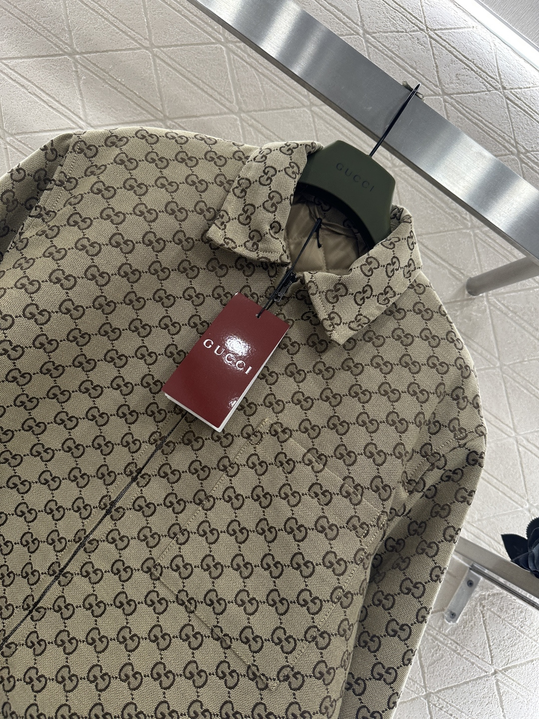 ♥Gucc*♥2025新品上架 翻领拉链棉服外套定制YB进口提花材质，质感高级，挺括有型，翻领宽松廓形外