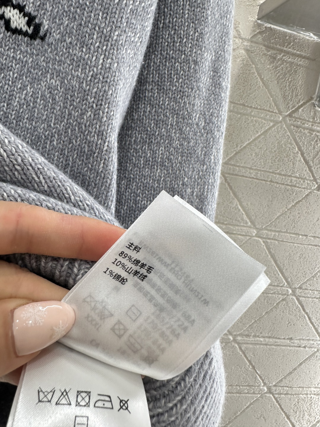 ♥Louis vuitto*♥2025新品上架 灰色狐狸钩花针织毛衣定制YB羊绒羊毛纱线织造，穿搭舒适，