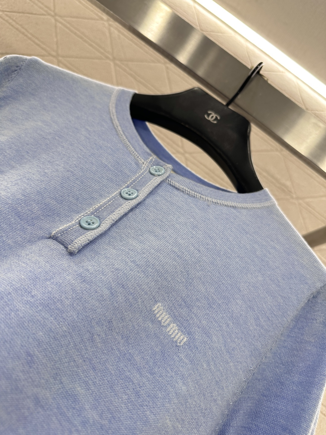 ♥Miumi*♥2026新品上架 半开襟针织上衣定制YB羊毛纱线织造，柔软细腻，穿搭舒适，圆领修身上衣剪