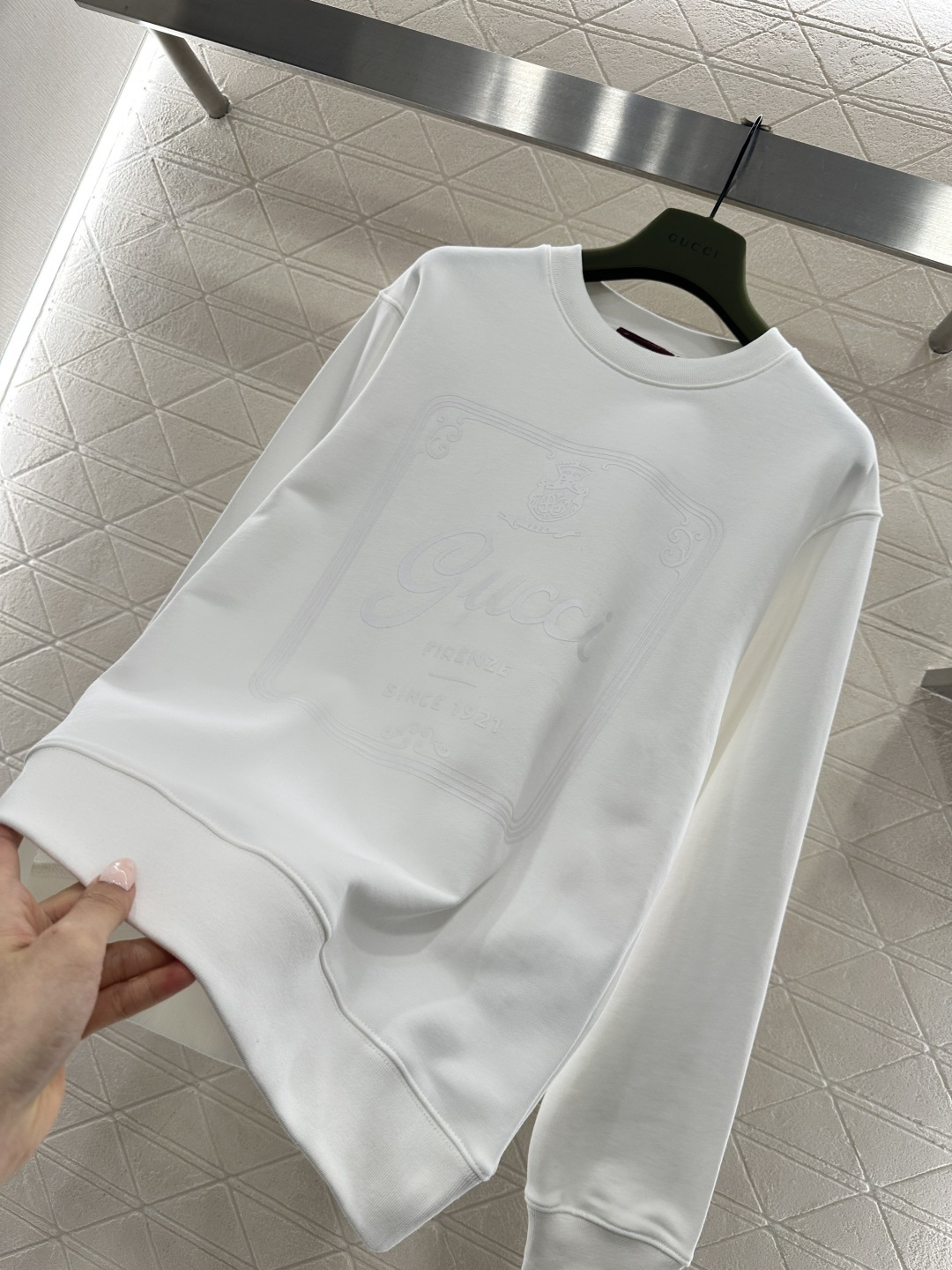 ♥Gucc*♥2026新品上架 徽标印花圆领卫衣定制YB原生全棉材质，透气舒适，质感十足，宽松圆领卫衣裁