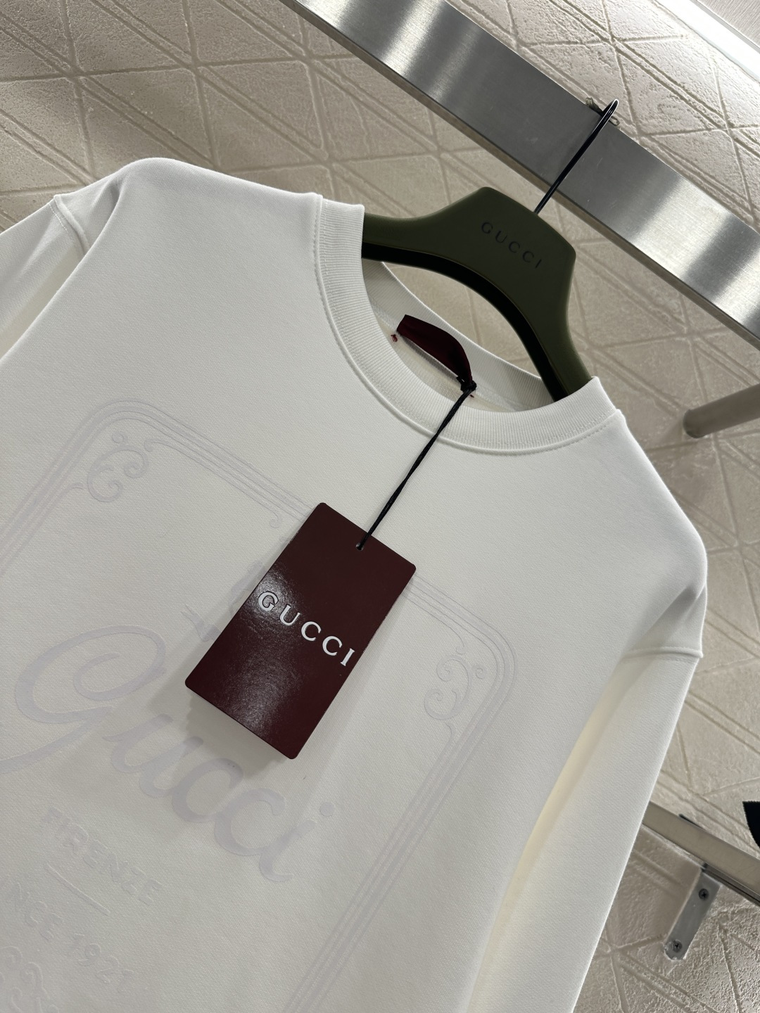 ♥Gucc*♥2026新品上架 徽标印花圆领卫衣定制YB原生全棉材质，透气舒适，质感十足，宽松圆领卫衣裁