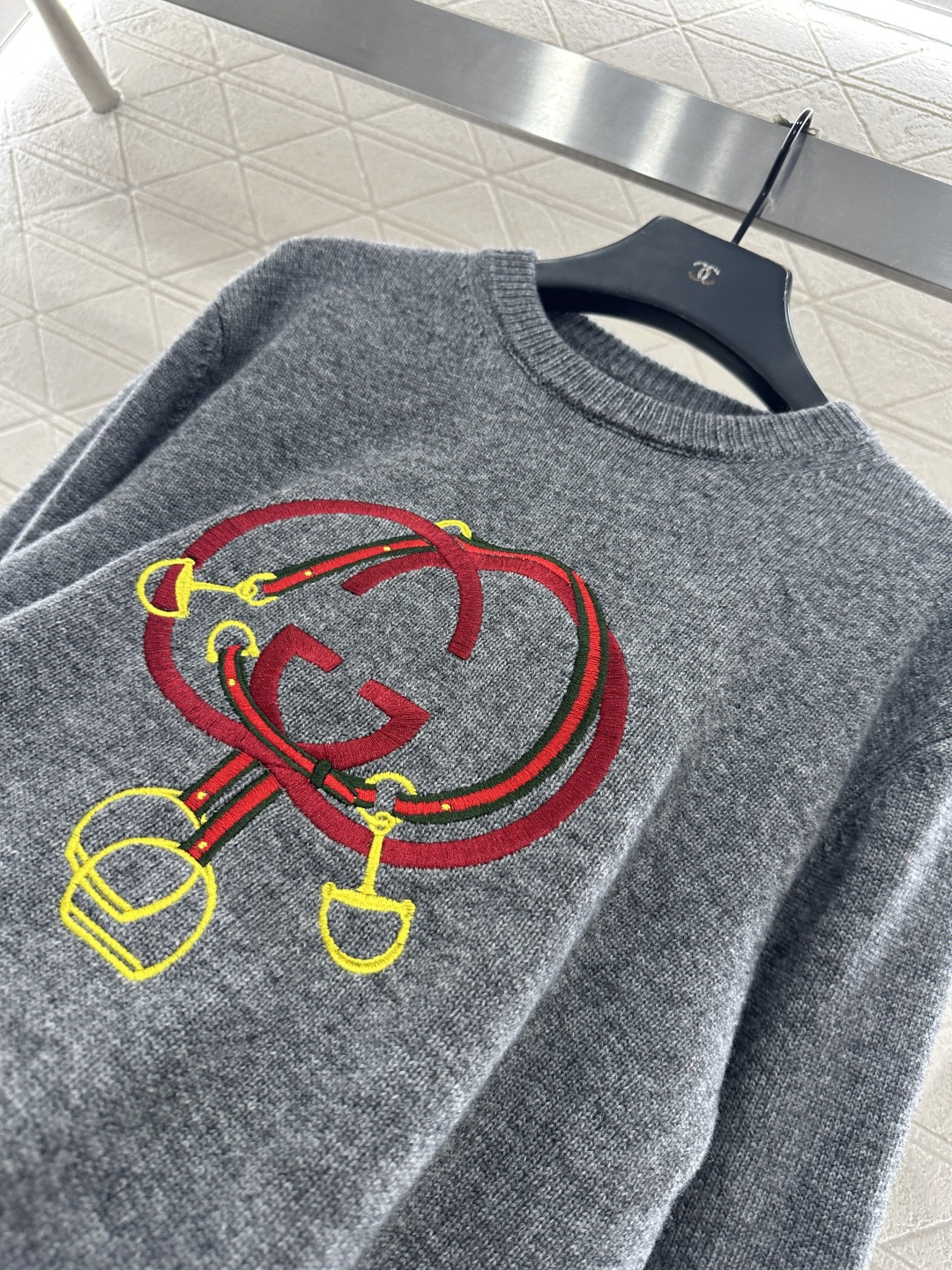 ♥Gucc*♥2026新品上架 贺岁徽标钩花针织毛衣新年贺岁限定系列#定制YB羊绒羊毛纱线织造，穿搭舒适