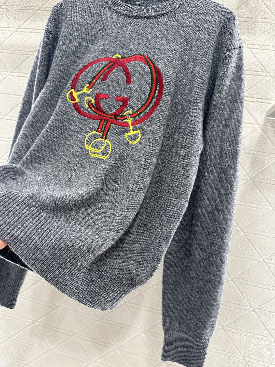 ♥Gucc*♥2026新品上架 贺岁徽标钩花针织毛衣新年贺岁限定系列#定制YB羊绒羊毛纱线织造，穿搭舒适