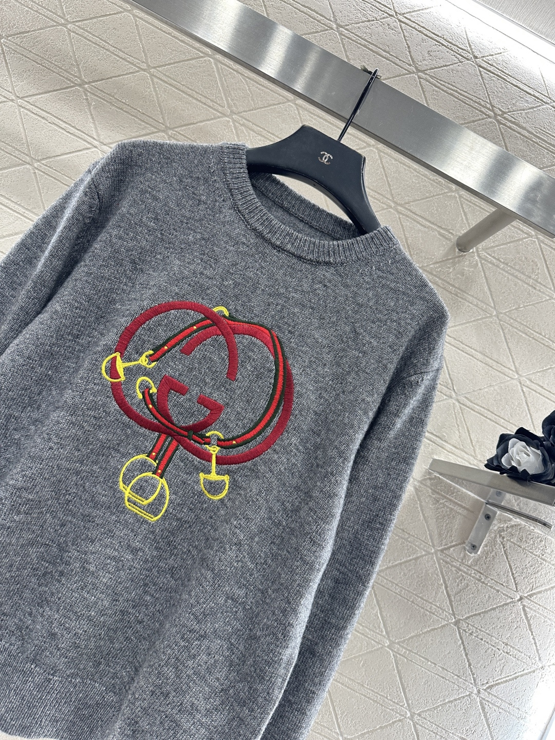 ♥Gucc*♥2026新品上架 贺岁徽标钩花针织毛衣新年贺岁限定系列#定制YB羊绒羊毛纱线织造，穿搭舒适