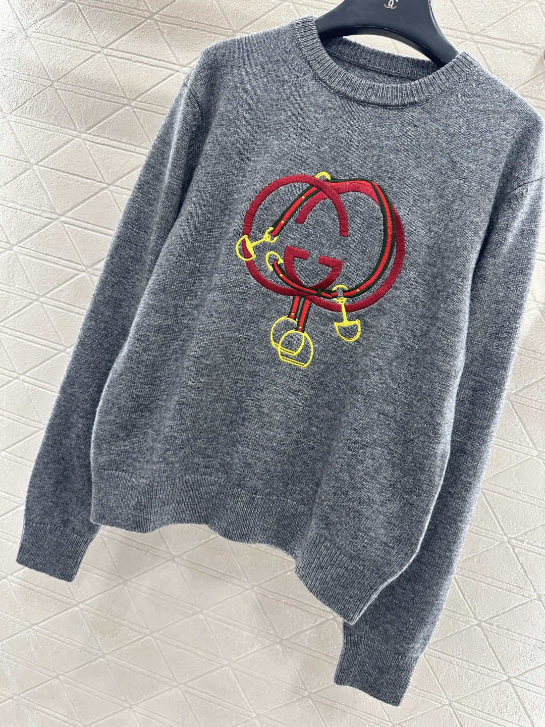 ♥Gucc*♥2026新品上架 贺岁徽标钩花针织毛衣新年贺岁限定系列#定制YB羊绒羊毛纱线织造，穿搭舒适