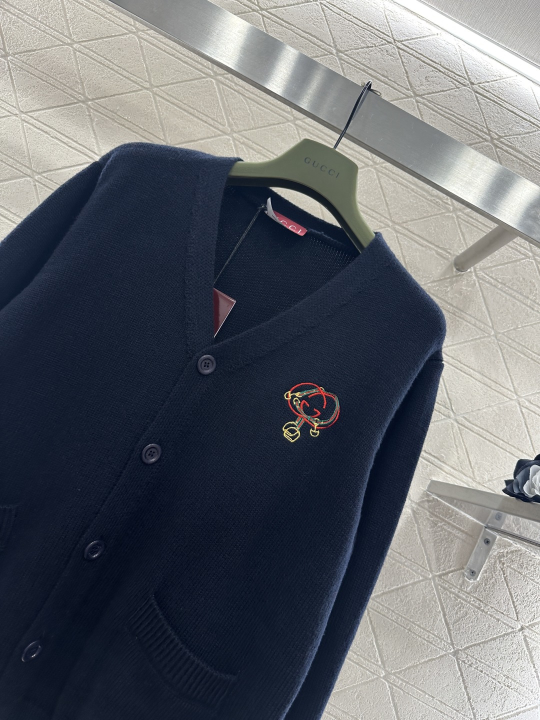 ♥Gucc*♥2026新品上架 贺岁徽标钩花针织开衫新年贺岁系列#定制YB羊绒羊毛纱线织造，穿搭舒适，质