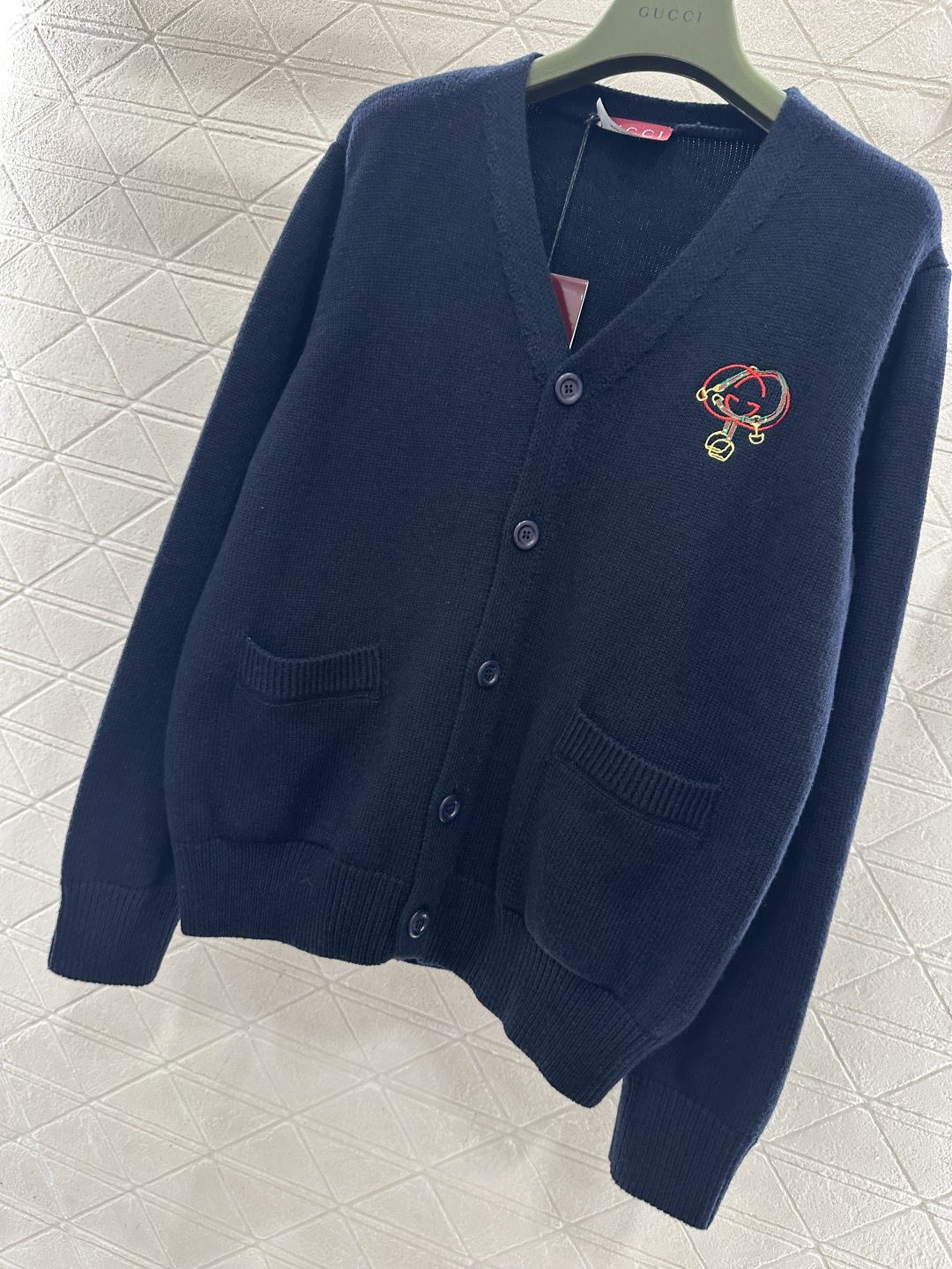 ♥Gucc*♥2026新品上架 贺岁徽标钩花针织开衫新年贺岁系列#定制YB羊绒羊毛纱线织造，穿搭舒适，质