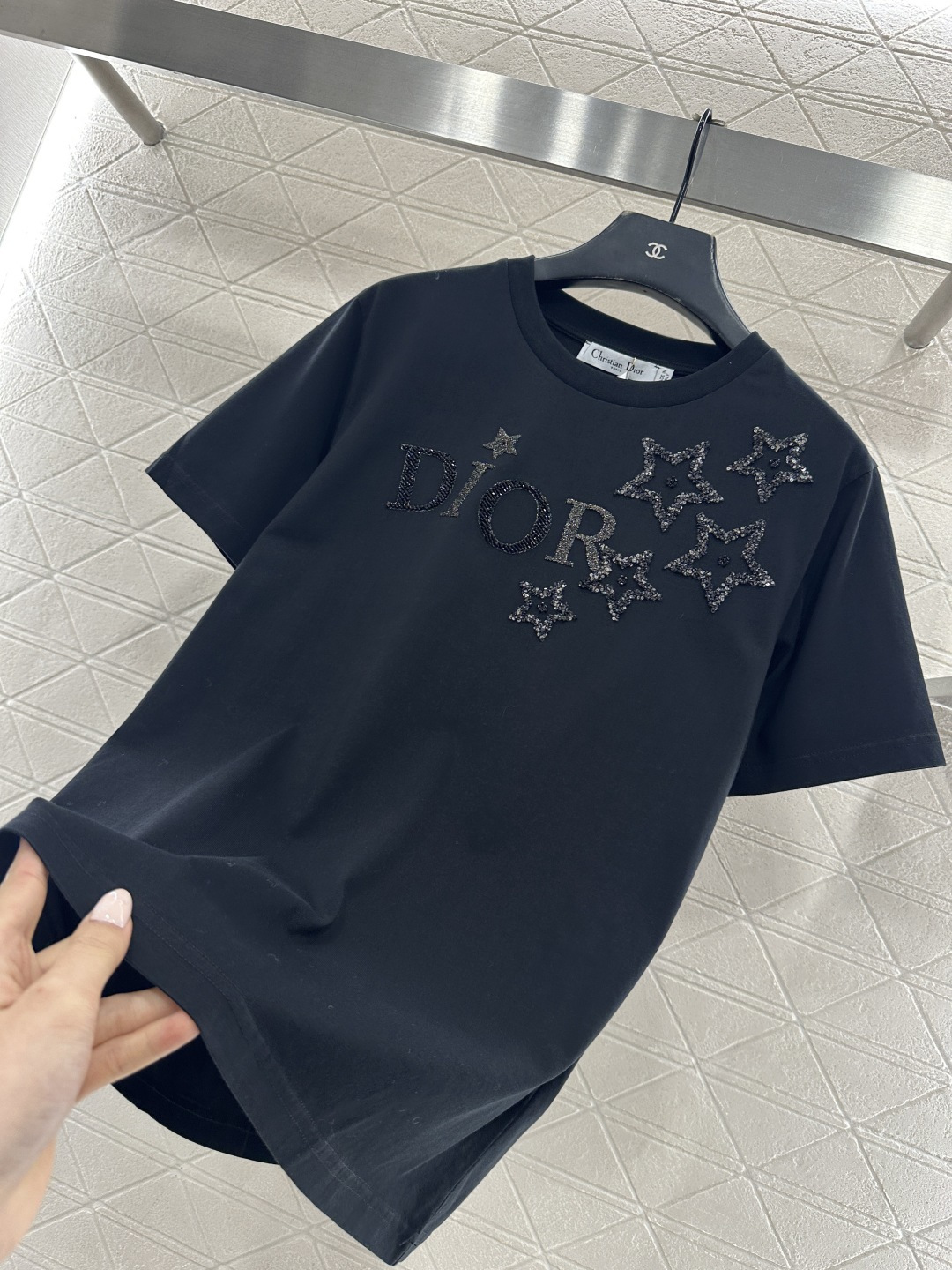 ♥Dio*♥2026新品上架 圆领钉珠亮片徽标𝑇𝑒𝑒定制YB丝光全棉材质，质感细腻，舒适透气，常规短袖裁