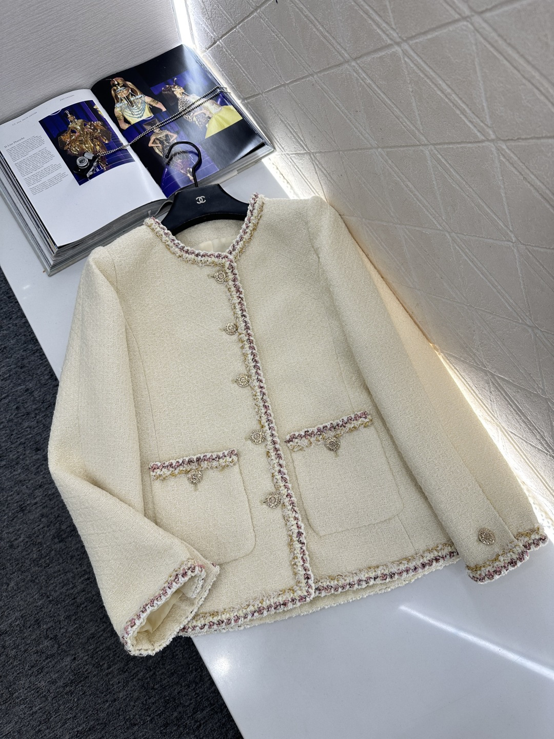 ♥Chane*♥2026新品上架 圆领捆边外套定制YB进口粗纺羊毛呢材质，质感高级，品相十足，圆领洋装外