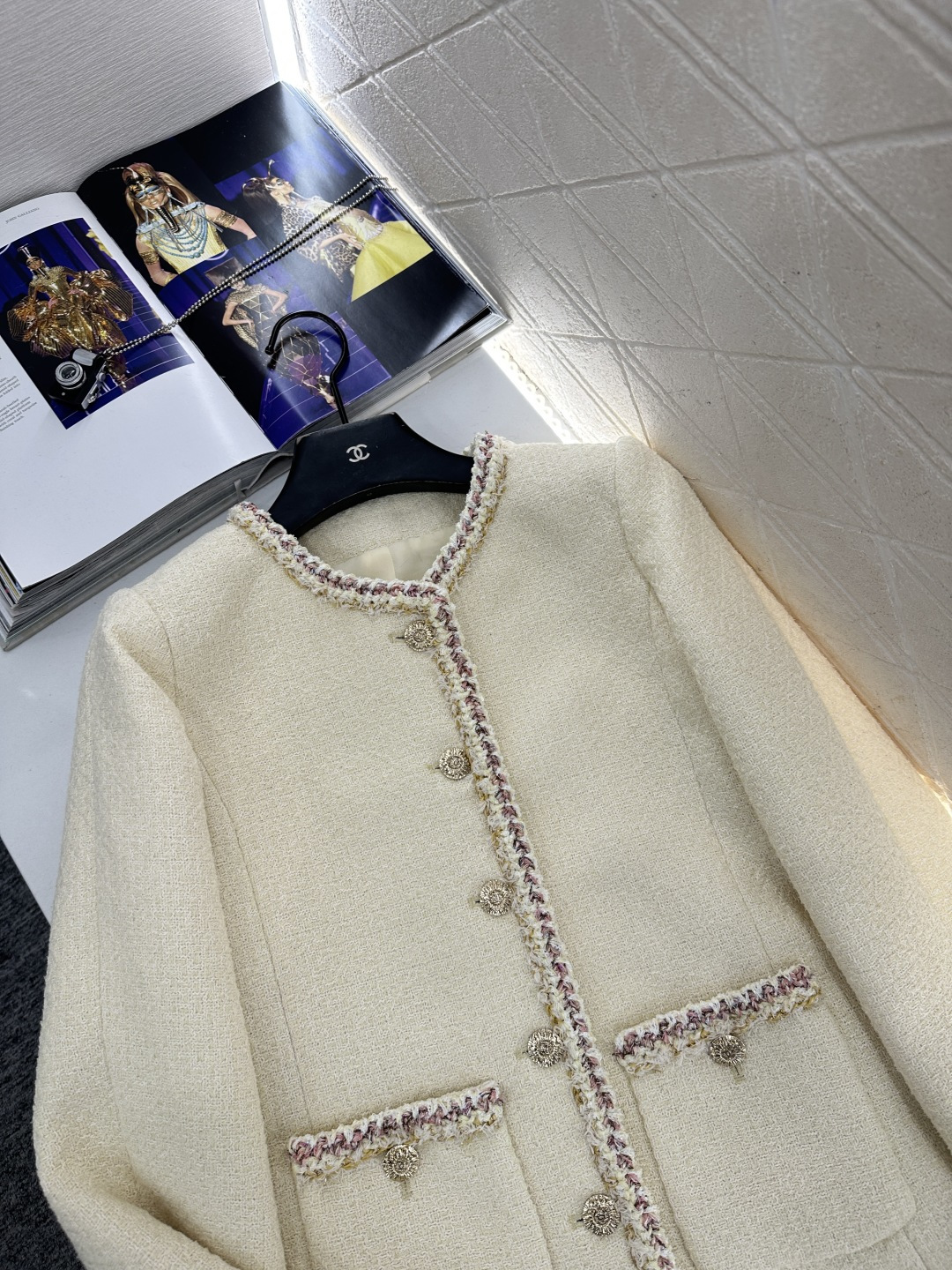 ♥Chane*♥2026新品上架 圆领捆边外套定制YB进口粗纺羊毛呢材质，质感高级，品相十足，圆领洋装外