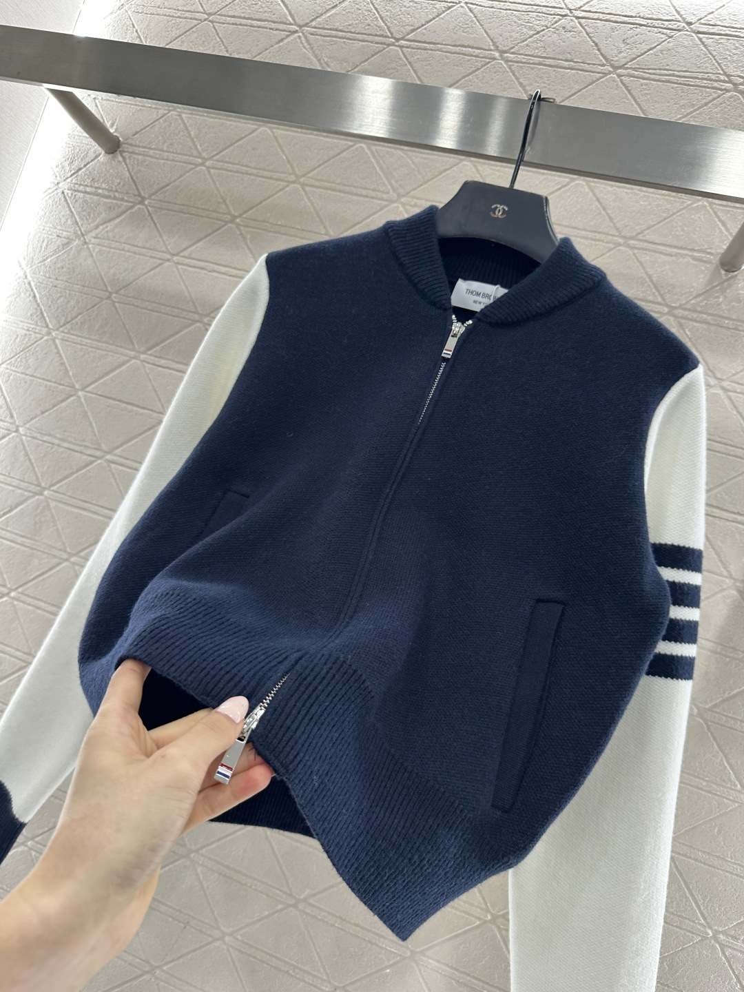 ♥Thom Brown*♥2025新品上架 针织立领棒球式外套定制YB羊毛纱线织造，质感柔软，保暖亲肤，