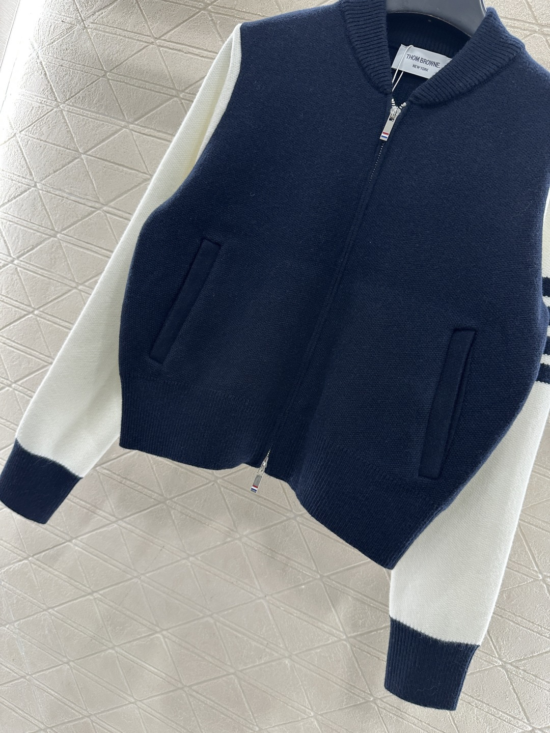 ♥Thom Brown*♥2025新品上架 针织立领棒球式外套定制YB羊毛纱线织造，质感柔软，保暖亲肤，