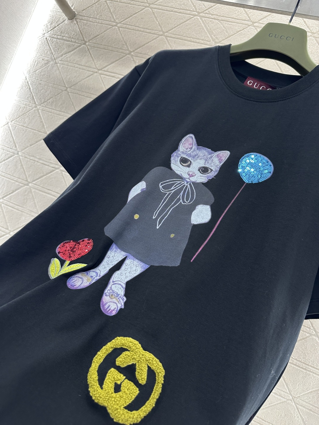 ♥Gucc*♥2026新品上架 订珠刺绣印花小猫𝑇𝑒𝑒定制YB原生全棉材质，质感细腻，舒适透气，宽松短袖