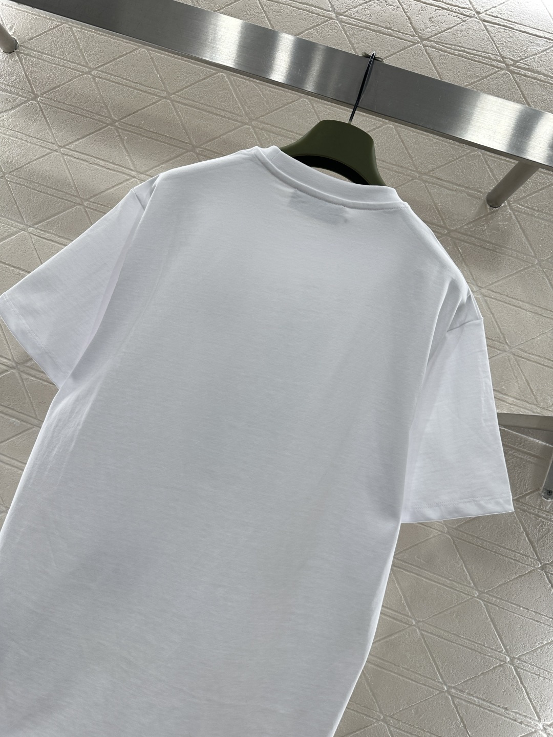 ♥Gucc*♥2026新品上架 订珠刺绣印花小猫𝑇𝑒𝑒定制YB原生全棉材质，质感细腻，舒适透气，宽松短袖