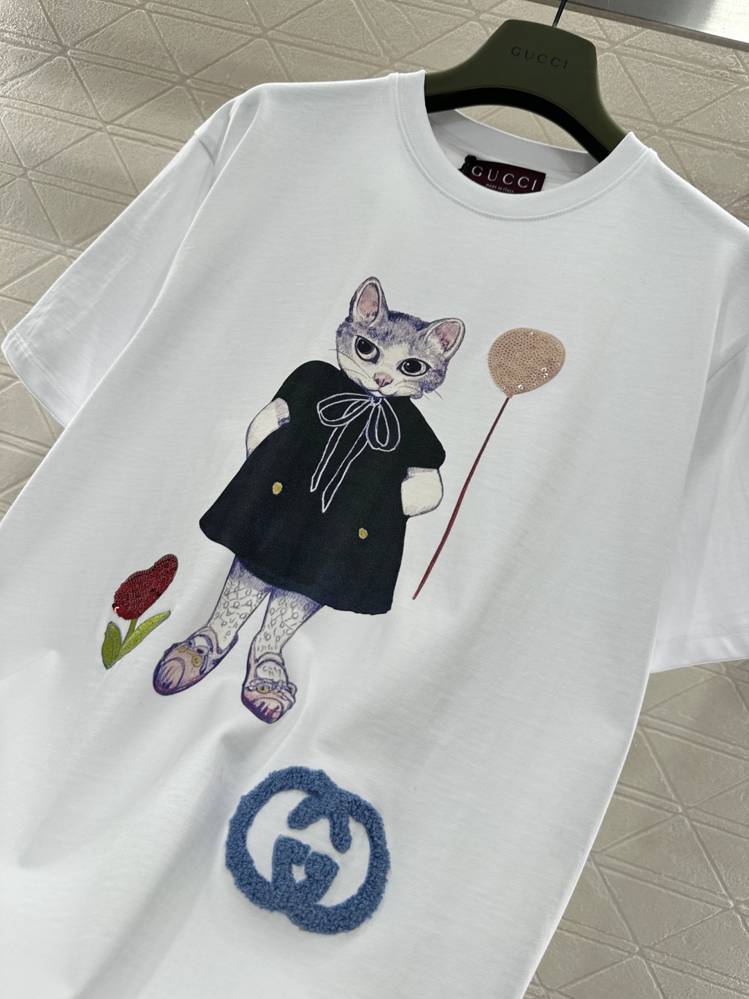 ♥Gucc*♥2026新品上架 订珠刺绣印花小猫𝑇𝑒𝑒定制YB原生全棉材质，质感细腻，舒适透气，宽松短袖