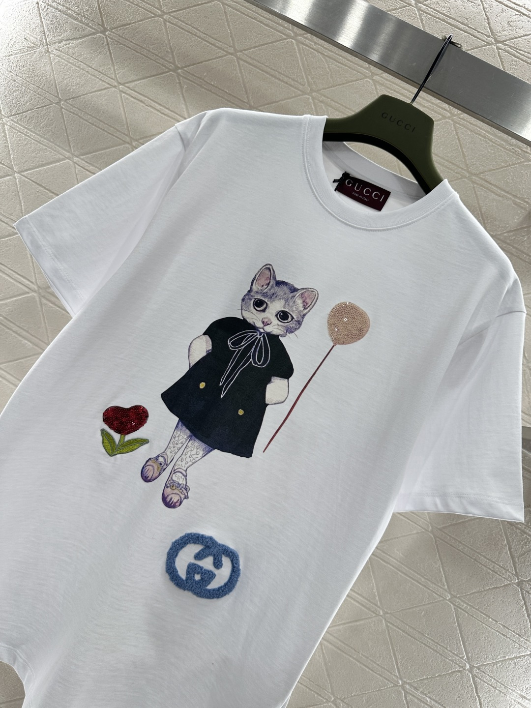 ♥Gucc*♥2026新品上架 订珠刺绣印花小猫𝑇𝑒𝑒定制YB原生全棉材质，质感细腻，舒适透气，宽松短袖