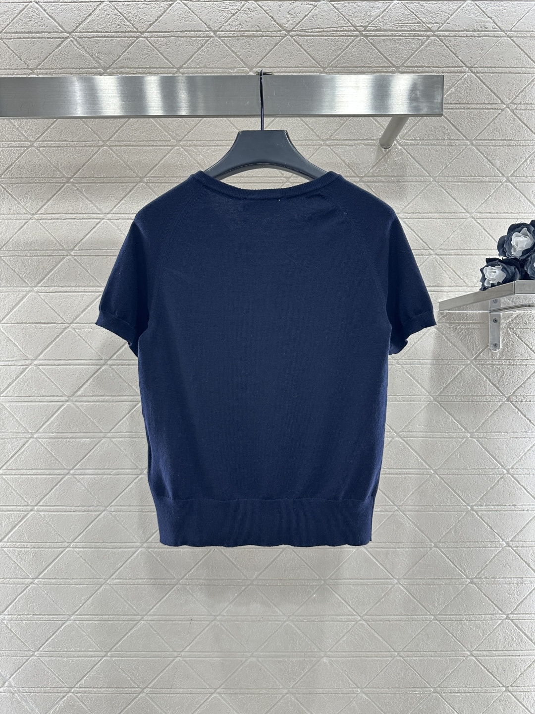 ♥Miumi*♥2026新品上架 桃心领字母针织短袖定制YB羊毛纱线织造，质感高级，舒适柔软，V型桃心领