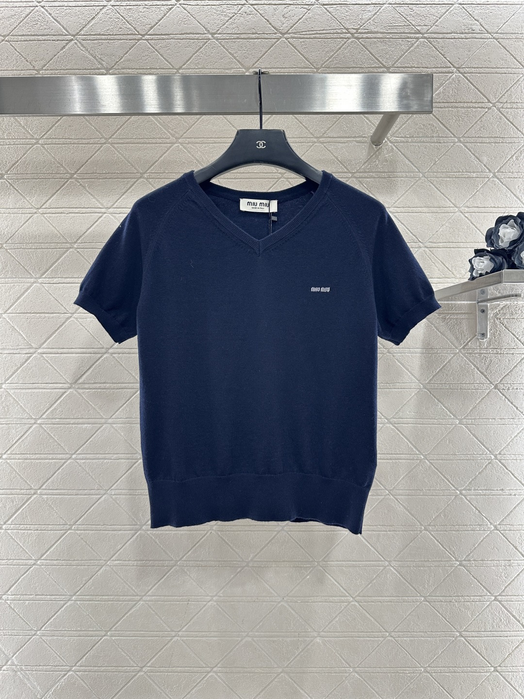 ♥Miumi*♥2026新品上架 桃心领字母针织短袖定制YB羊毛纱线织造，质感高级，舒适柔软，V型桃心领