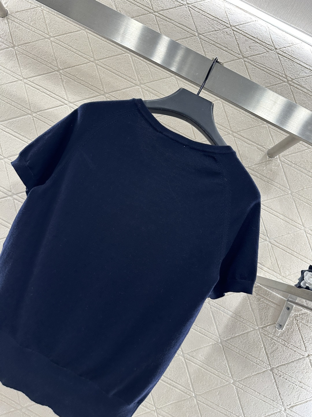 ♥Miumi*♥2026新品上架 桃心领字母针织短袖定制YB羊毛纱线织造，质感高级，舒适柔软，V型桃心领