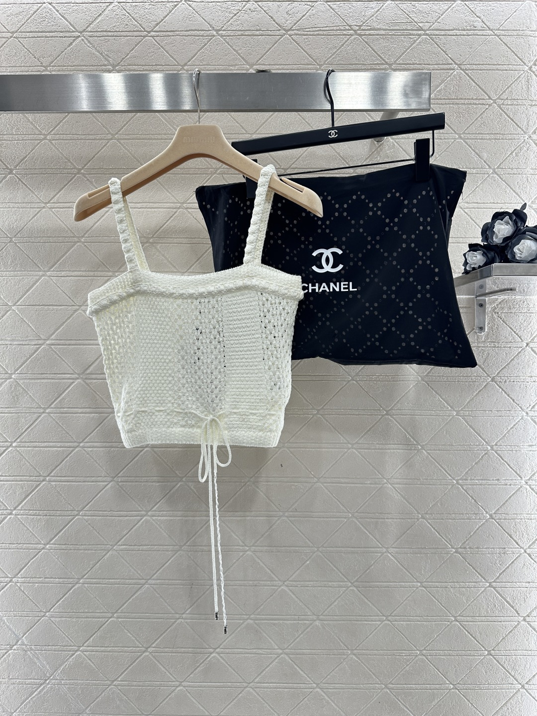 ♥Chane*♥2026新品上架 镂空抽绳针织吊带背心定制YB棉毛纱线织造，质感舒适，柔软弹力，平口领立