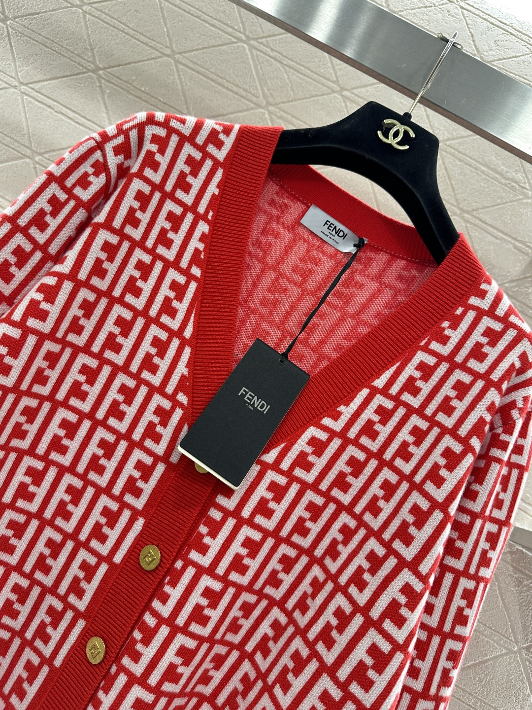 ♥Fend*♥2026新品上架 提花V领针织开衫定制YB羊毛针织材质，质感高级，舒适柔软，V领长袖针织开