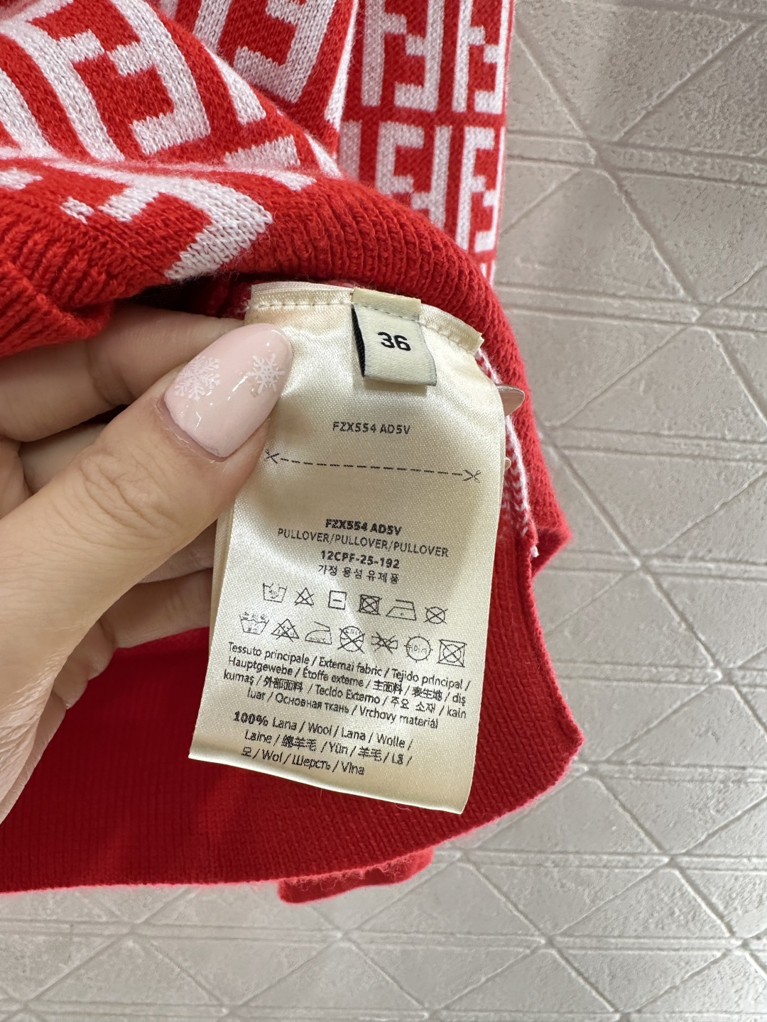 ♥Fend*♥2026新品上架 提花V领针织开衫定制YB羊毛针织材质，质感高级，舒适柔软，V领长袖针织开