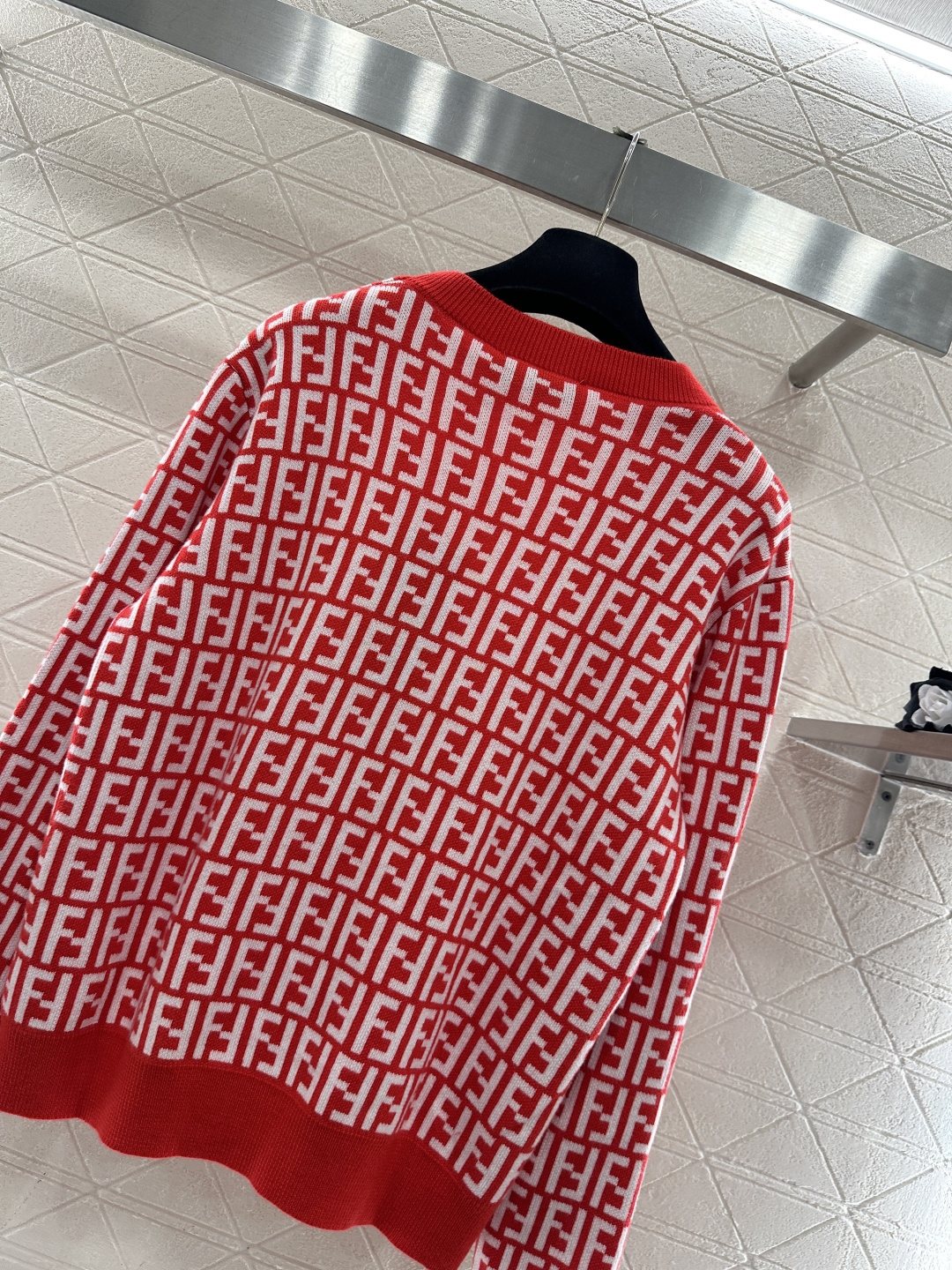 ♥Fend*♥2026新品上架 提花V领针织开衫定制YB羊毛针织材质，质感高级，舒适柔软，V领长袖针织开