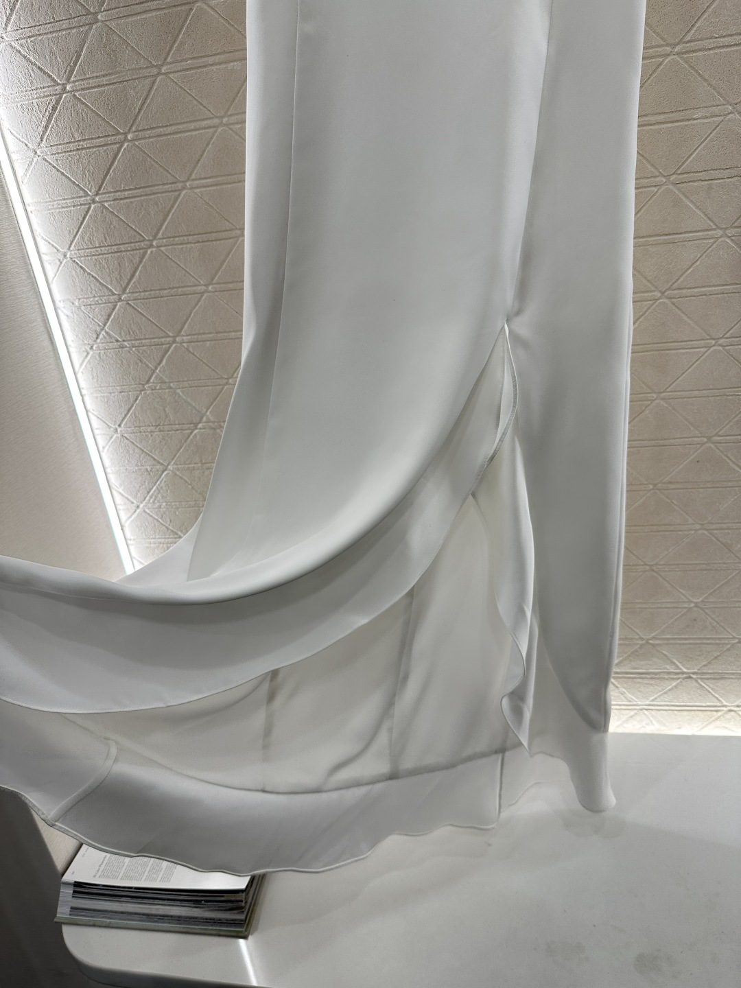 ♥Chane*♥2026新品上架 开衩挂脖长款连衣裙定制YB进口丝绸材质，质地轻薄舒适，飘逸轻盈，挖肩挂