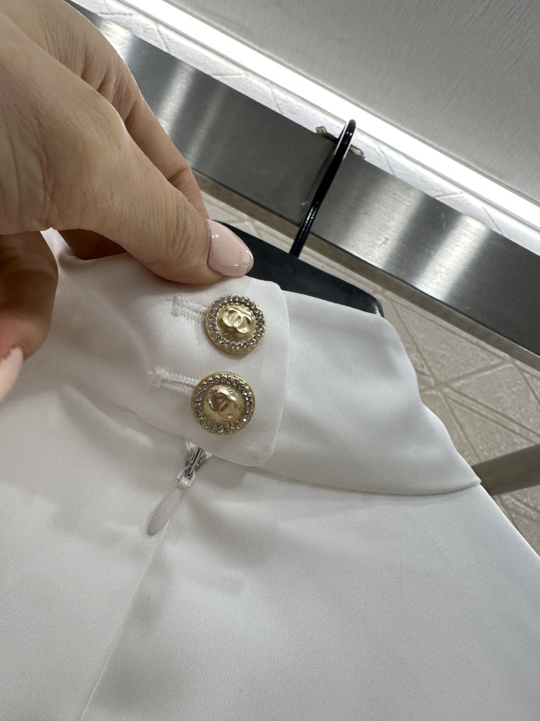 ♥Chane*♥2026新品上架 开衩挂脖长款连衣裙定制YB进口丝绸材质，质地轻薄舒适，飘逸轻盈，挖肩挂