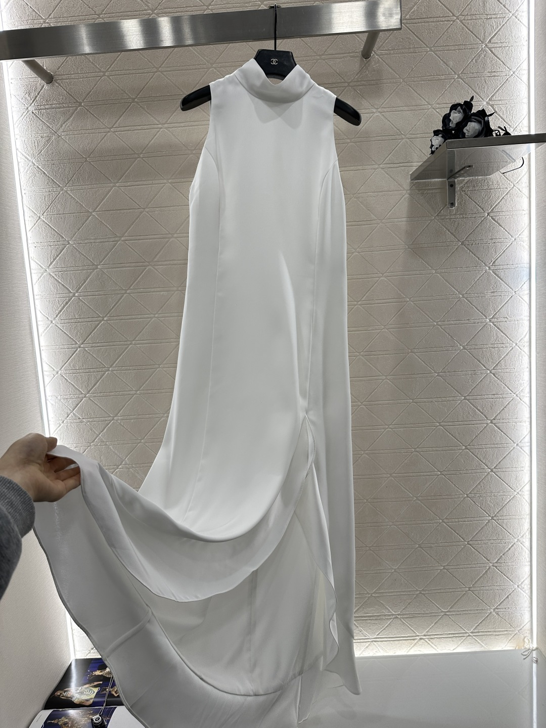 ♥Chane*♥2026新品上架 开衩挂脖长款连衣裙定制YB进口丝绸材质，质地轻薄舒适，飘逸轻盈，挖肩挂