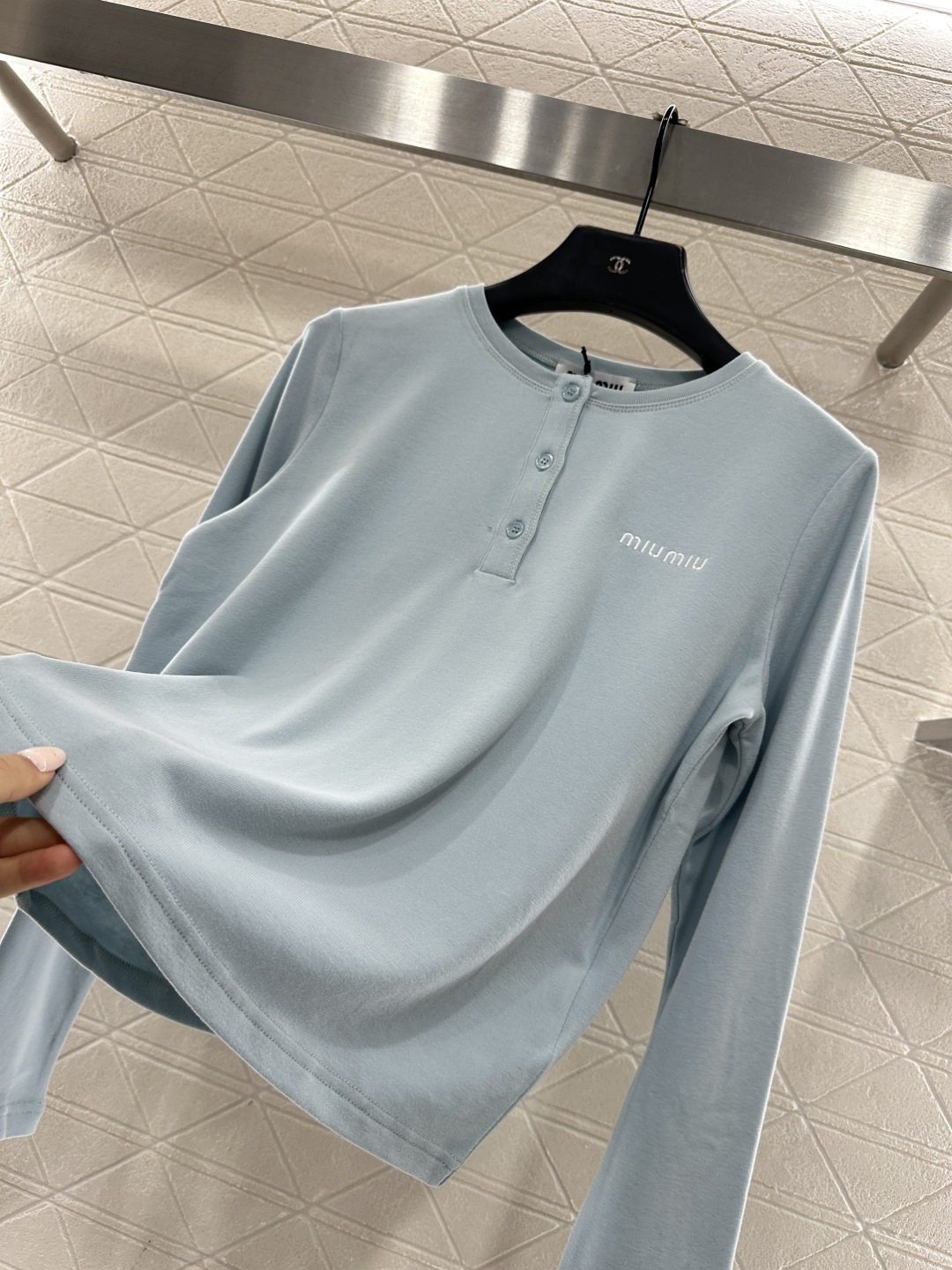 ♥Miumi*♥2026新品上架 全棉弹力上衣定制YB斜纹全棉材质，质感细腻，穿搭舒适，圆领上衣剪裁，领